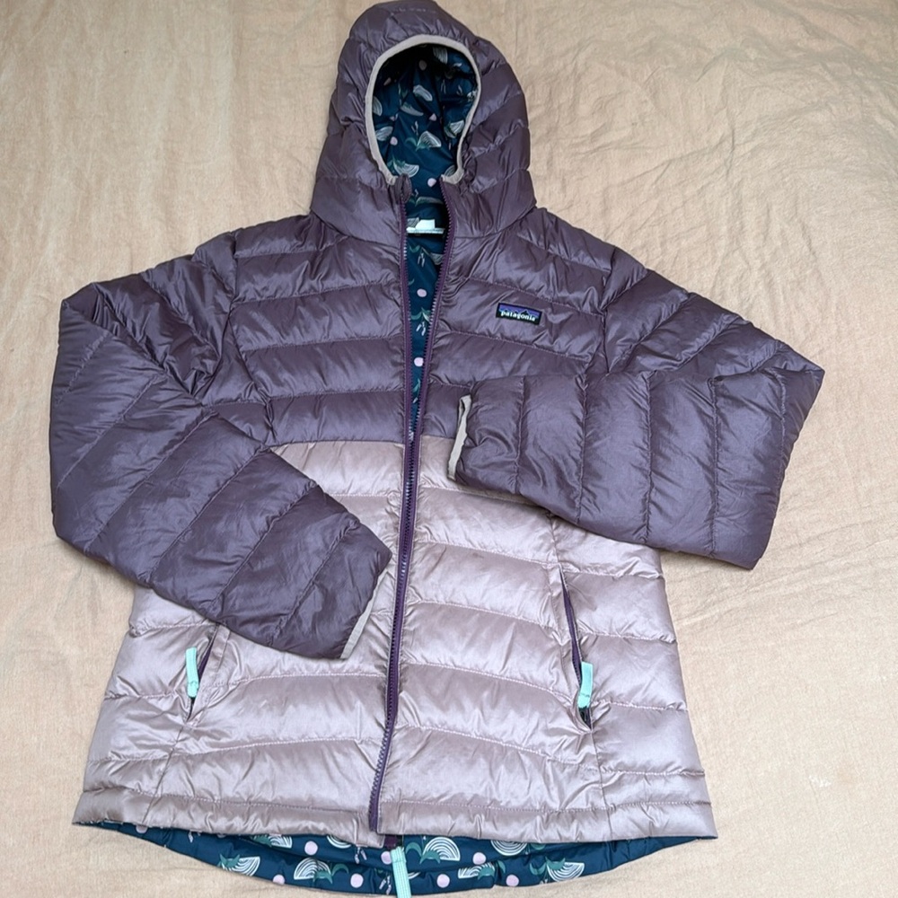 Girls Patagonia reversible hooded puffer jacket XXL16-18